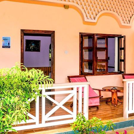 Bernique Guesthouse Диг Екстериор снимка