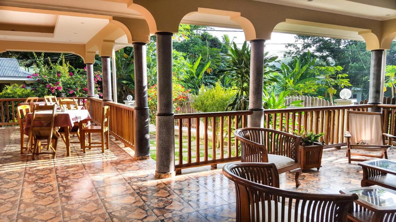 Bernique Guesthouse Диг Екстериор снимка